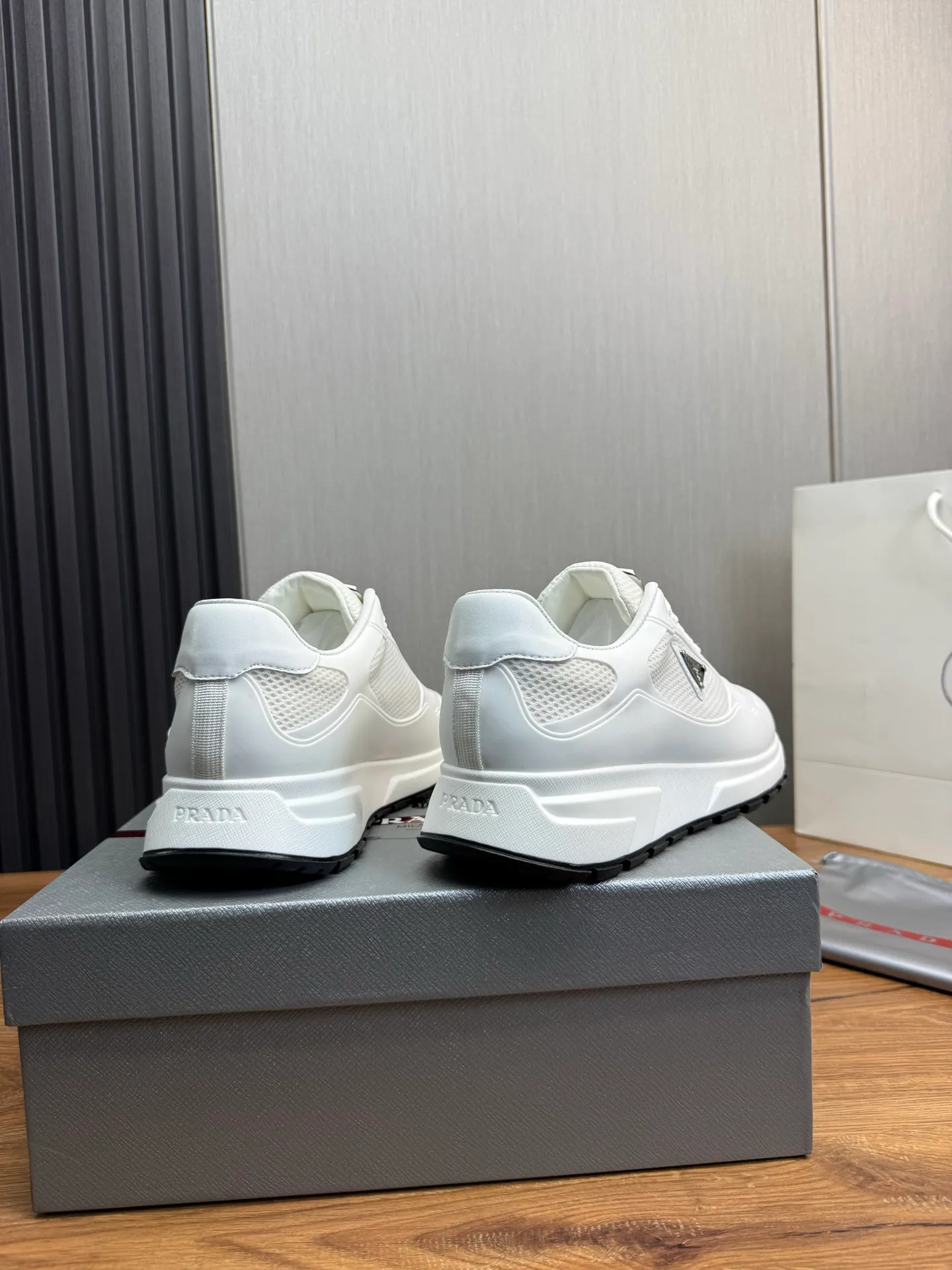 Men's shoes 💰580💰 [PRADA] Autumn and winter hot men's shoes shipped 👏Official website synchronized ⬆️Original fly-woven cowhide fabric + cowhide lining, 1⃣️:1⃣️reproduction, original sole, 38-45 (45. Customized, non-refundable)